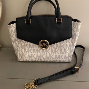 Michael Kors Hand/Cross Body Bag